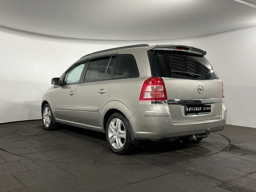 Opel Zafira, 2010г., передний привод, механика