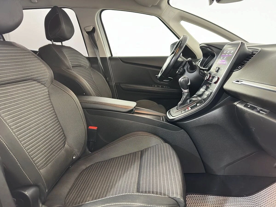 Renault , 2017г., передний привод, робот