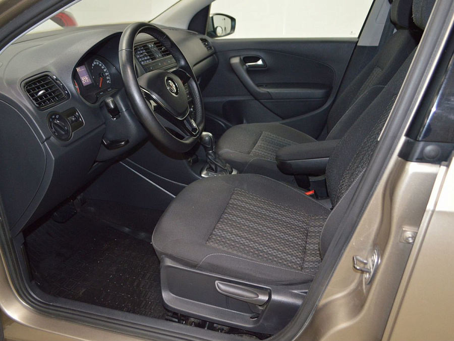 Volkswagen Polo, 2017г., передний привод, автомат