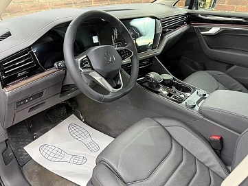 Volkswagen Touareg, 2025г, полный привод, автомат