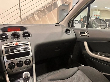 Peugeot 308, 2011г, передний привод, автомат