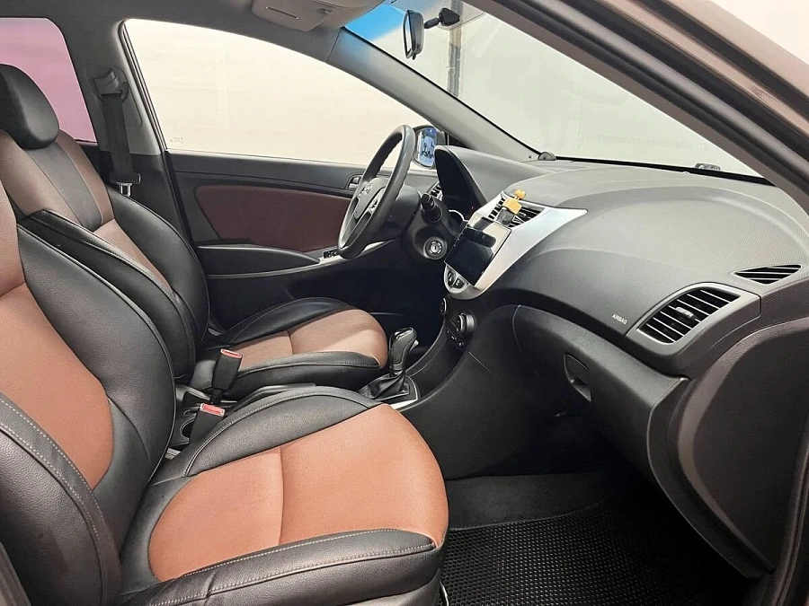 Hyundai Solaris, 2015г., передний привод, автомат