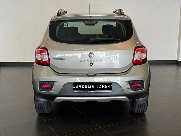Renault Sandero, 2015г, передний привод, автомат
