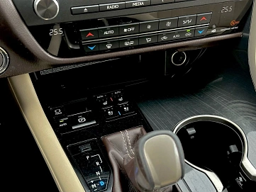 Lexus RX, 2017г, полный привод, автомат