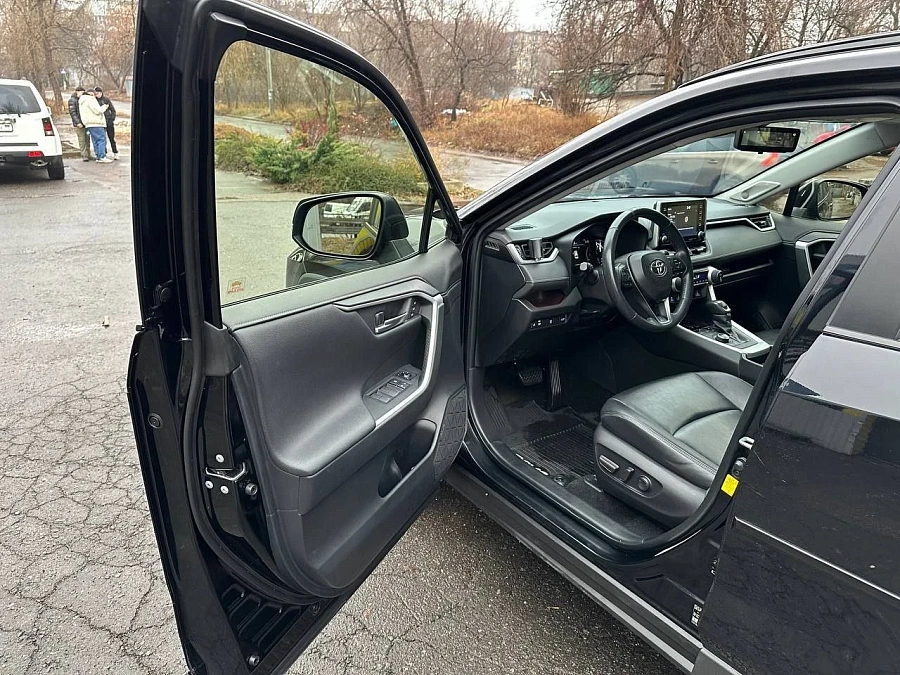Toyota RAV4, 2018г., полный привод, автомат
