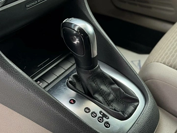 Volkswagen Golf, 2010г, передний привод, робот