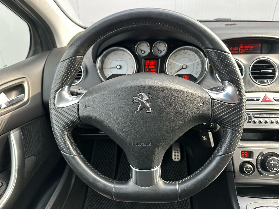 Peugeot 408, 2015г., передний привод, автомат