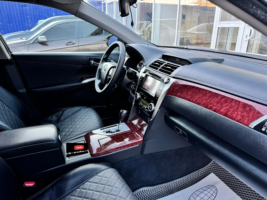 Toyota Camry, 2013г., передний привод, автомат