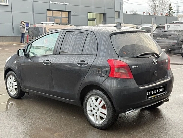 Toyota Yaris, 2008г, передний привод, робот