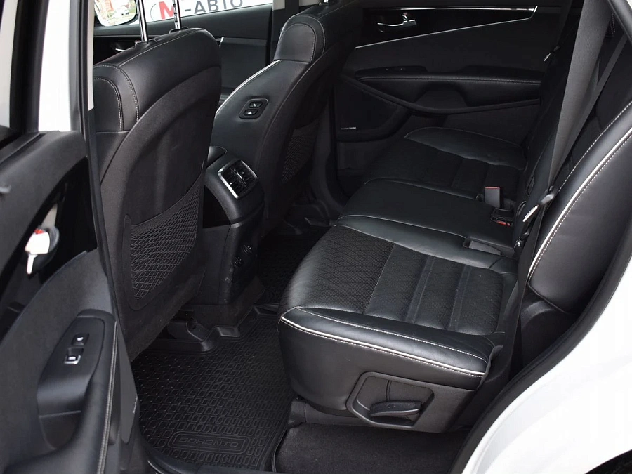 Kia Sorento, 2018г., полный привод, автомат