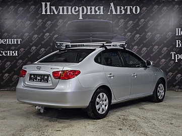 Hyundai Elantra, 2009г, передний привод, автомат