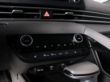 Hyundai Elantra, 2021г., передний привод, автомат