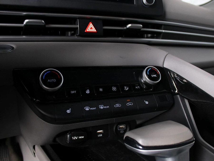 Hyundai Elantra, 2021г., передний привод, автомат