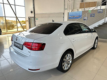 Volkswagen Jetta, 2015г, передний привод, робот