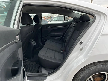 Hyundai Elantra, 2018г, передний привод, автомат