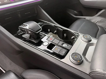 Volkswagen Touareg, 2018г, полный привод, автомат