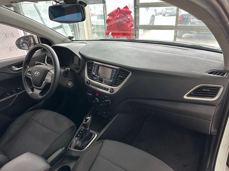 Hyundai Solaris, 2018г., передний привод, автомат