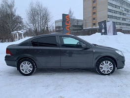 Opel Astra, 2011г, передний привод, механика