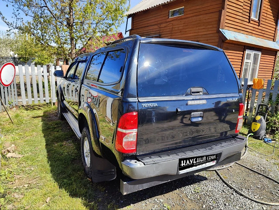 Toyota Hilux, 2013г., полный привод, механика