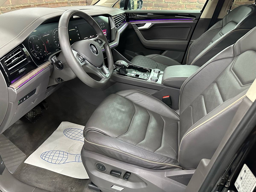 Volkswagen Touareg, 2019г., полный привод, автомат