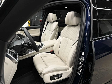 BMW X7, 2025г, полный привод, автомат