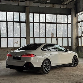 BMW 5 серии, 2025г, полный привод, автомат