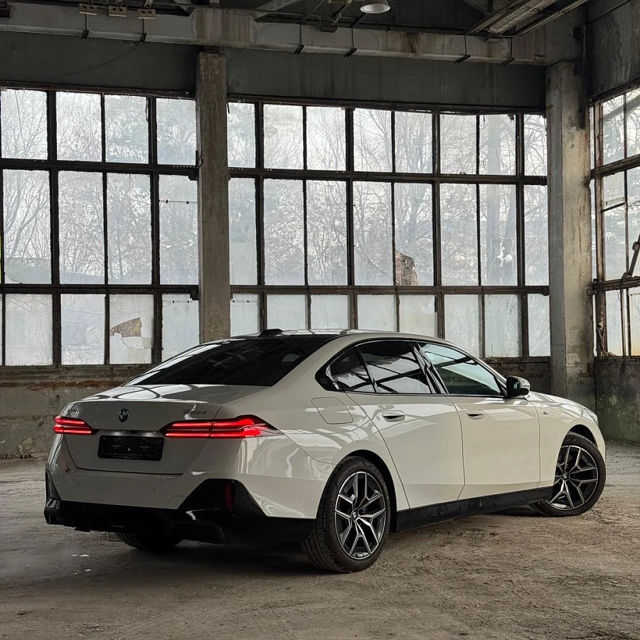 BMW 5 серии, 2025г., полный привод, автомат