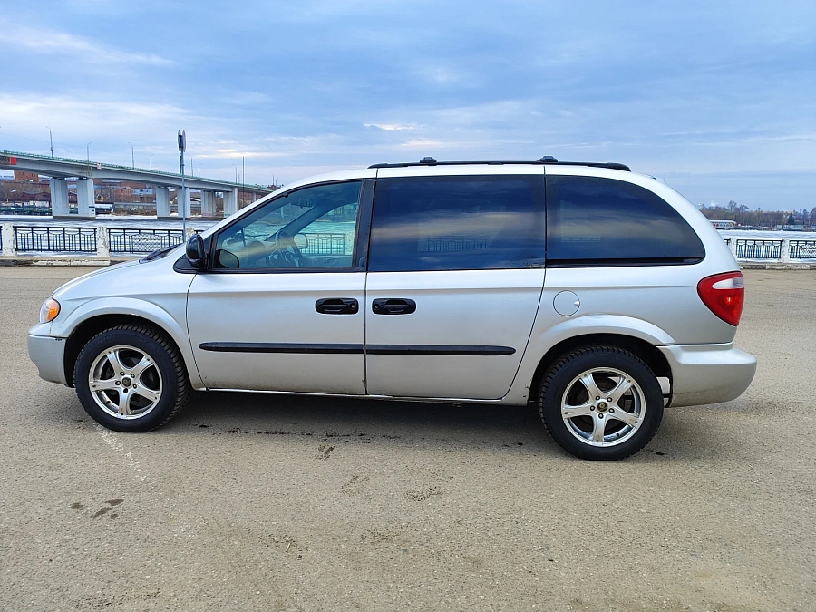 Chrysler Voyager, 2001г., передний привод, автомат