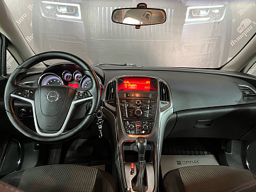 Opel Astra, 2011г, передний привод, автомат