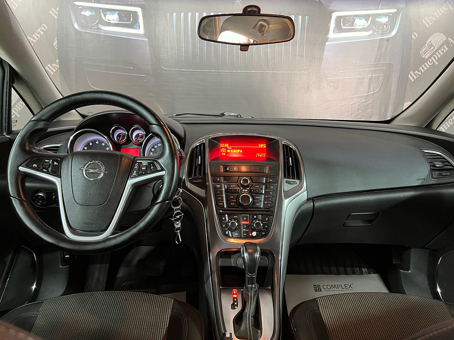 Opel Astra, 2011г., передний привод, автомат