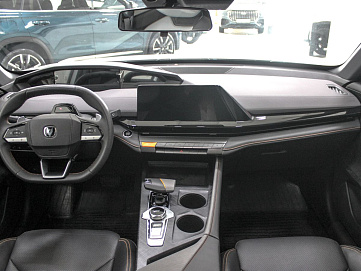 Changan UNI-V, 2023г, передний привод, робот
