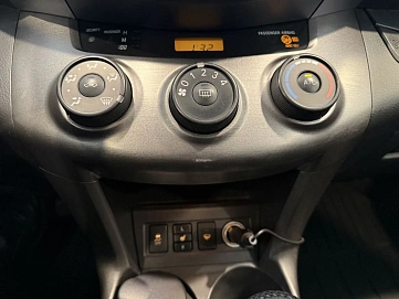 Toyota RAV4, 2012г, передний привод, автомат