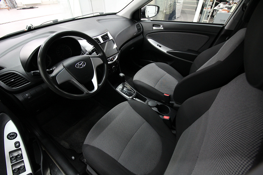 Hyundai Solaris, 2011г., передний привод, автомат