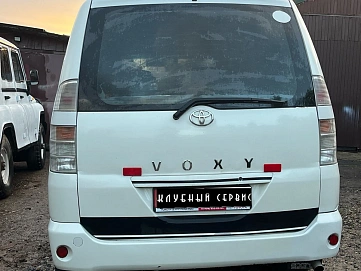 Toyota Voxy, 2004г, передний привод, автомат