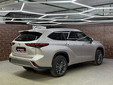 Toyota Highlander, 2025г, полный привод, автомат