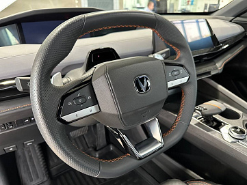 Changan UNI-V, 2023г, передний привод, робот