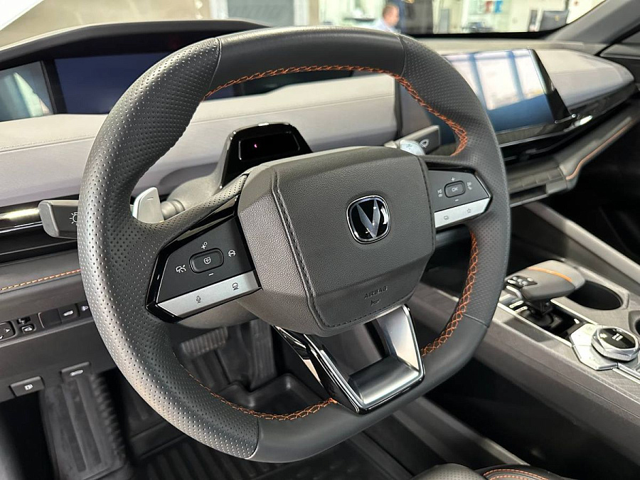 Changan UNI-V, 2023г., передний привод, робот