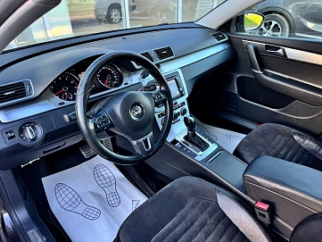Volkswagen Passat, 2012г., передний привод, робот
