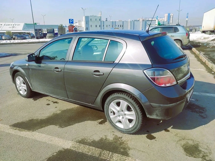 Opel Astra, 2012г., передний привод, механика