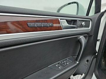 Volkswagen Touareg, 2016г, полный привод, автомат