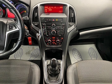 Opel Astra, 2011г, передний привод, механика