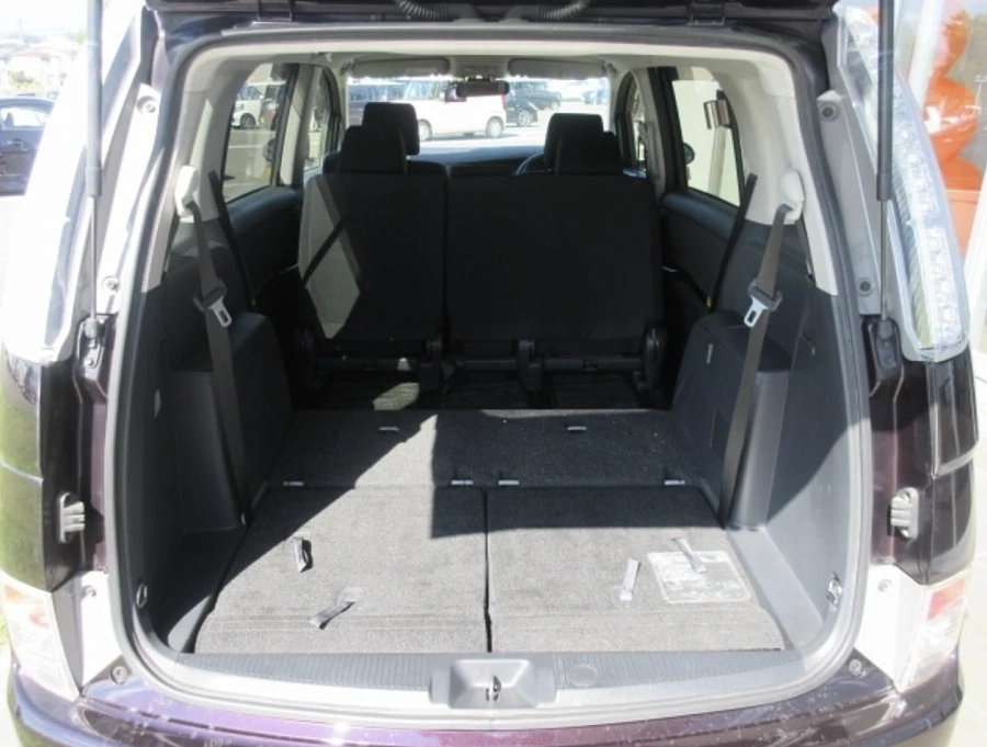 Toyota ISis, 2012г., передний привод, вариатор