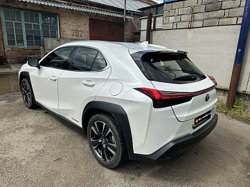 Lexus UX, 2021г., полный привод, вариатор