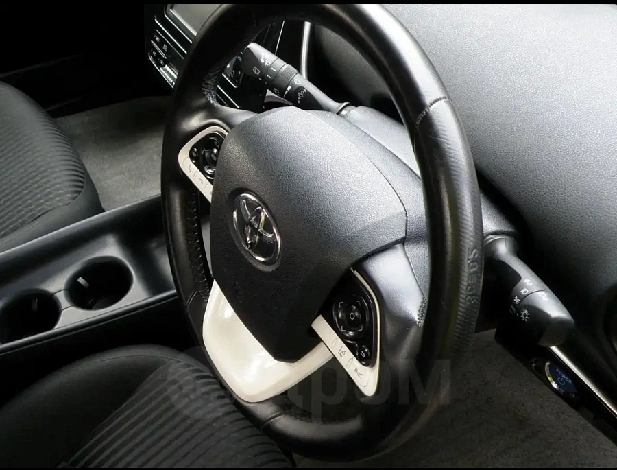 Toyota Prius, 2016г., передний привод, автомат