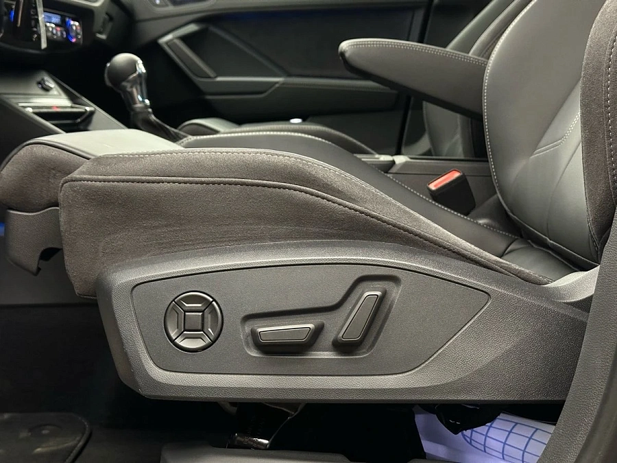 Audi Q3, 2024г., передний привод, робот
