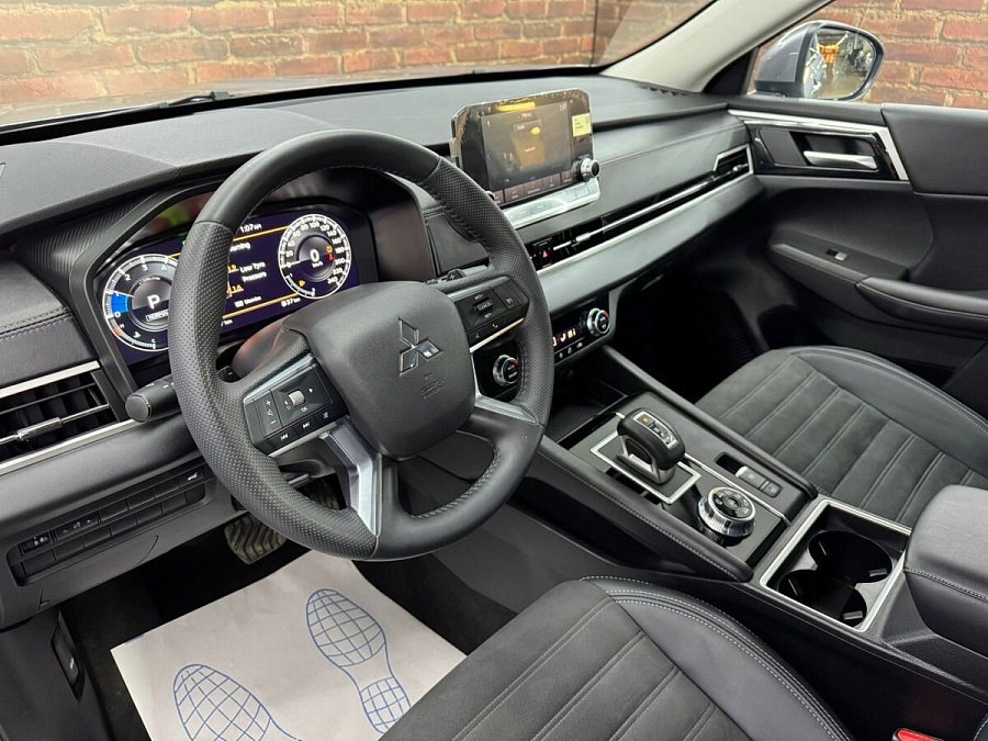 Mitsubishi Outlander, 2023г., полный привод, вариатор