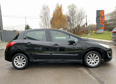 Peugeot 308, 2011г, передний привод, автомат