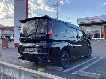 Honda Stepwgn, 2018г, полный привод, вариатор