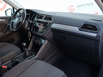 Volkswagen Tiguan, 2019г, передний привод, механика