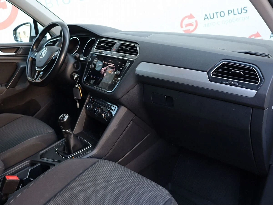 Volkswagen Tiguan, 2019г., передний привод, механика
